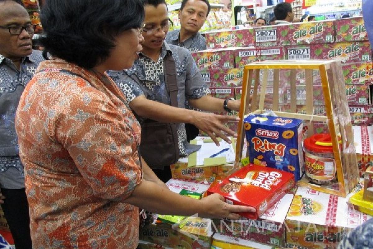 Petugas di Kediri Temukan Produk Tidak Layak    