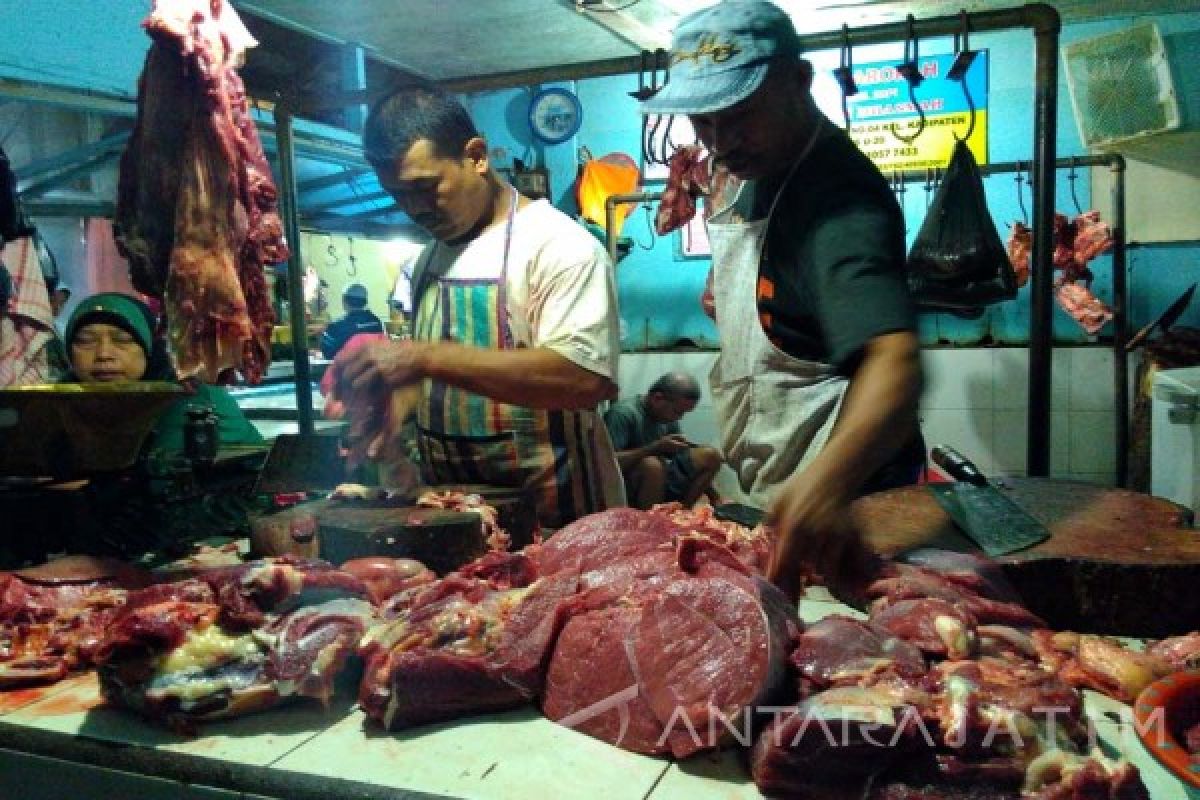 Omzet Pedagang Daging Sapi Bojonegoro Meningkat