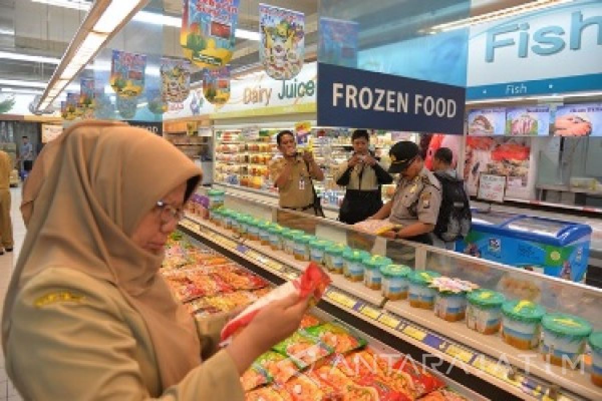 Disperindagkoppar Madiun Temukan Kemasan Makanan Kaleng Rusak