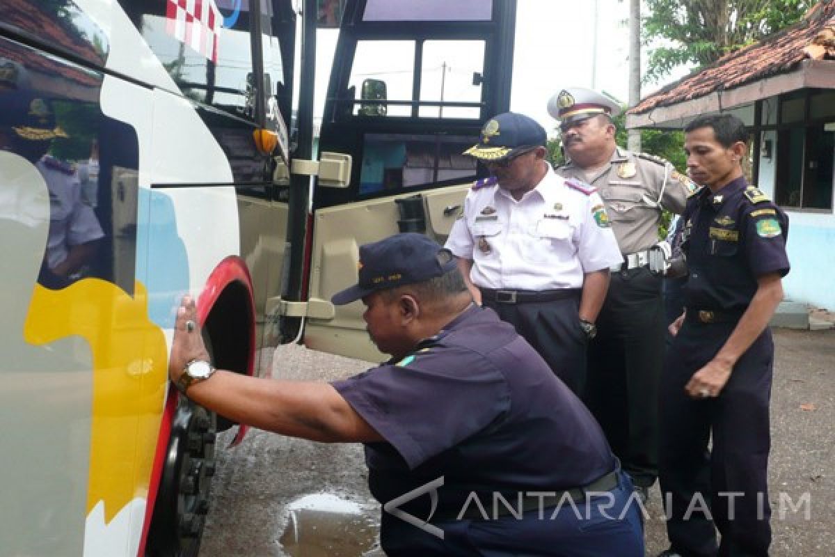 Dishub Sumenep Inspeksi Kondisi Bus di Terminal