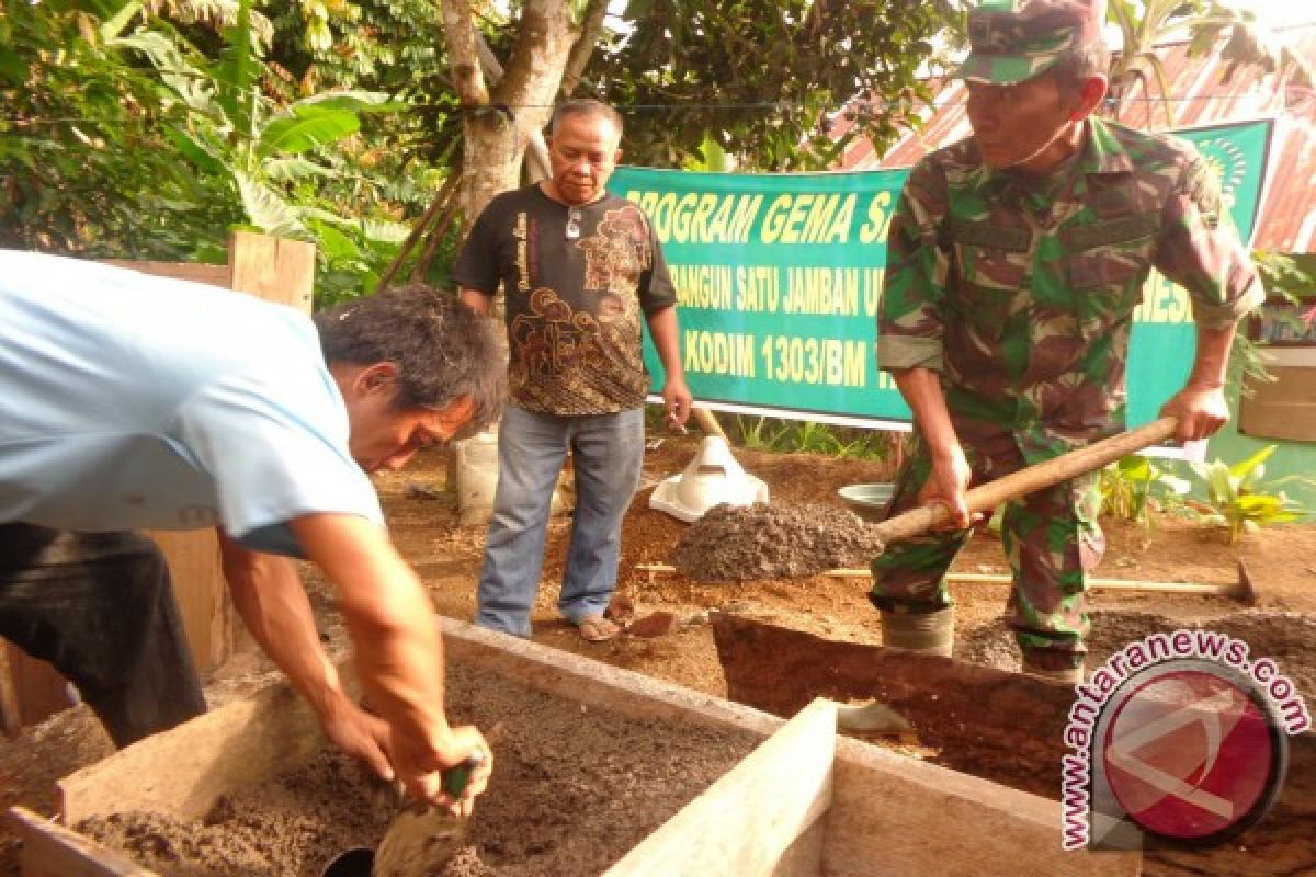 Kodim Bolmong bangun puluhan jamban masyarakat 