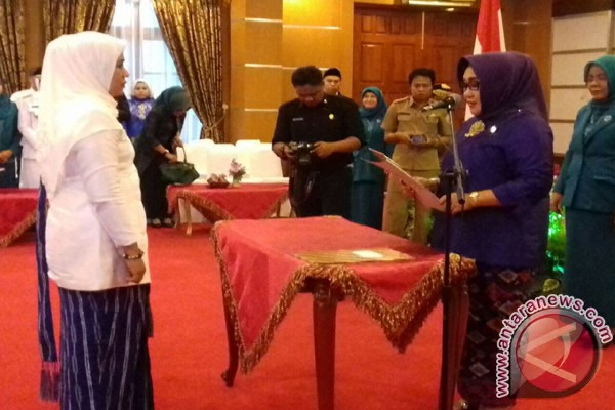 Tina Nur Alam Lantik Ketua PKK Wakatobi