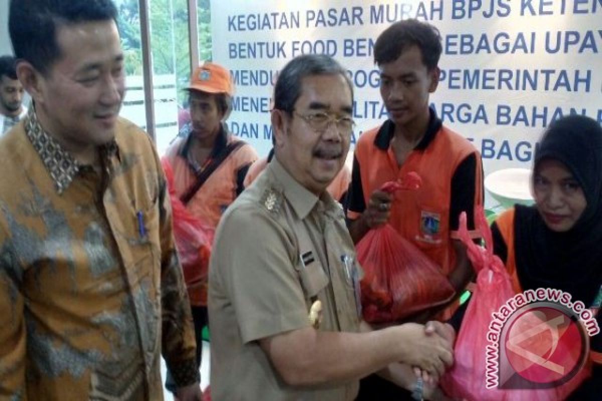 BPJS-TK jual sembako murah untuk petugas kebersihan