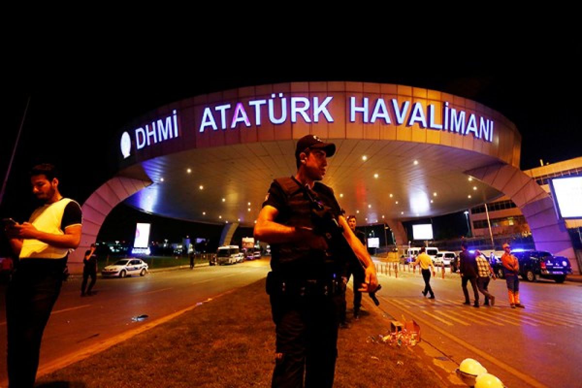Letusan tembakan terdengar di bandara Ataturk Istanbul