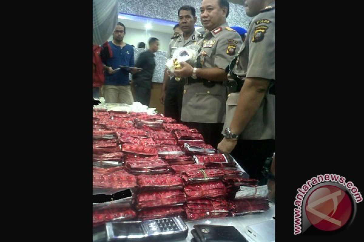 Polisi Kalbar Gagalkan Penyelundupan 6,46 Kg Sabu-sabu dan Ribuan Butir Happy Five