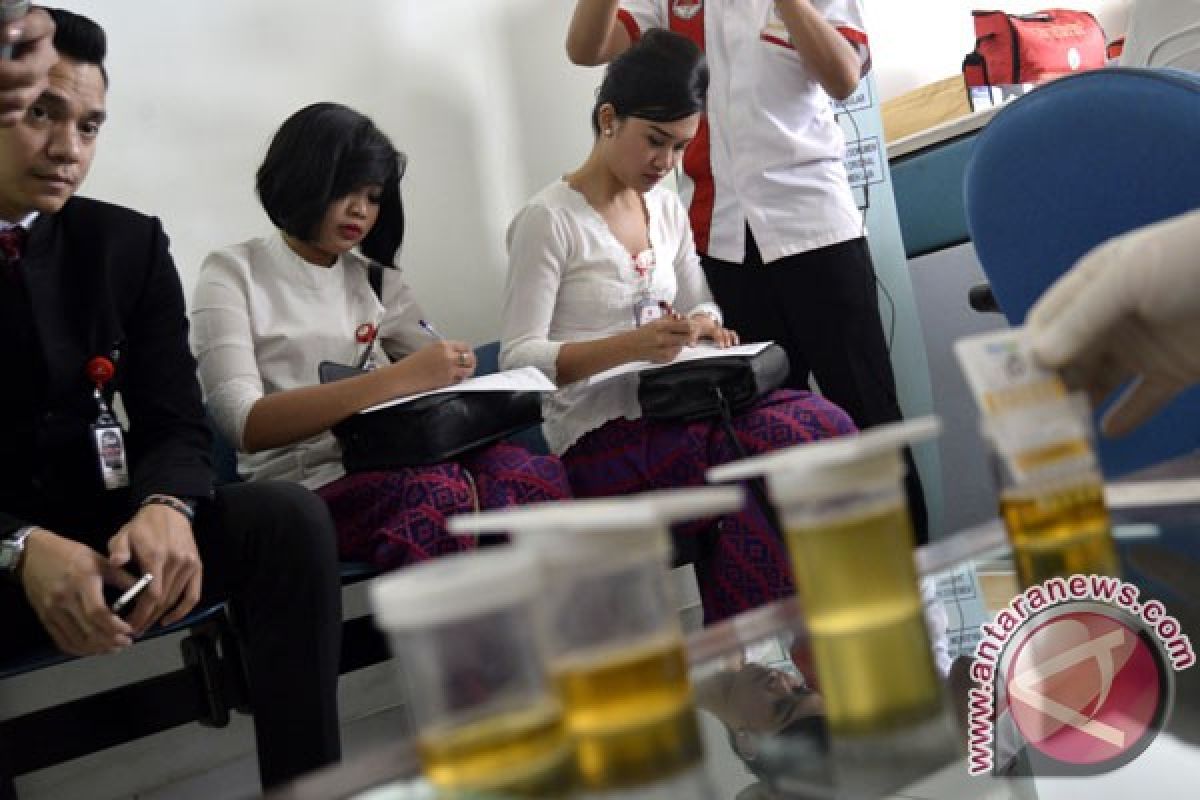 Pejabat dan pegawai Dinkes Sulawesi Utara jalani tes urine