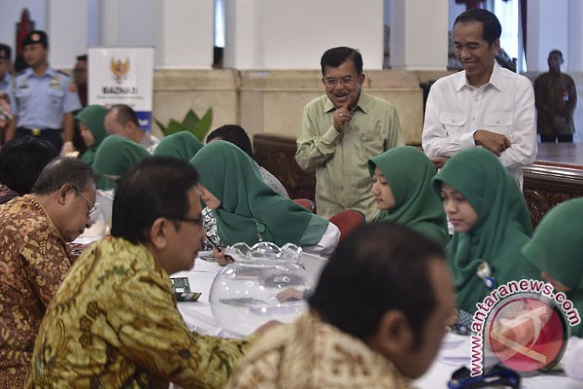 Para menteri dan pejabat tunaikan zakat lewat Baznas