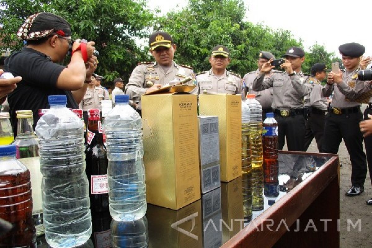 Polisi Kediri Intensifkan Razia Minuman Keras     