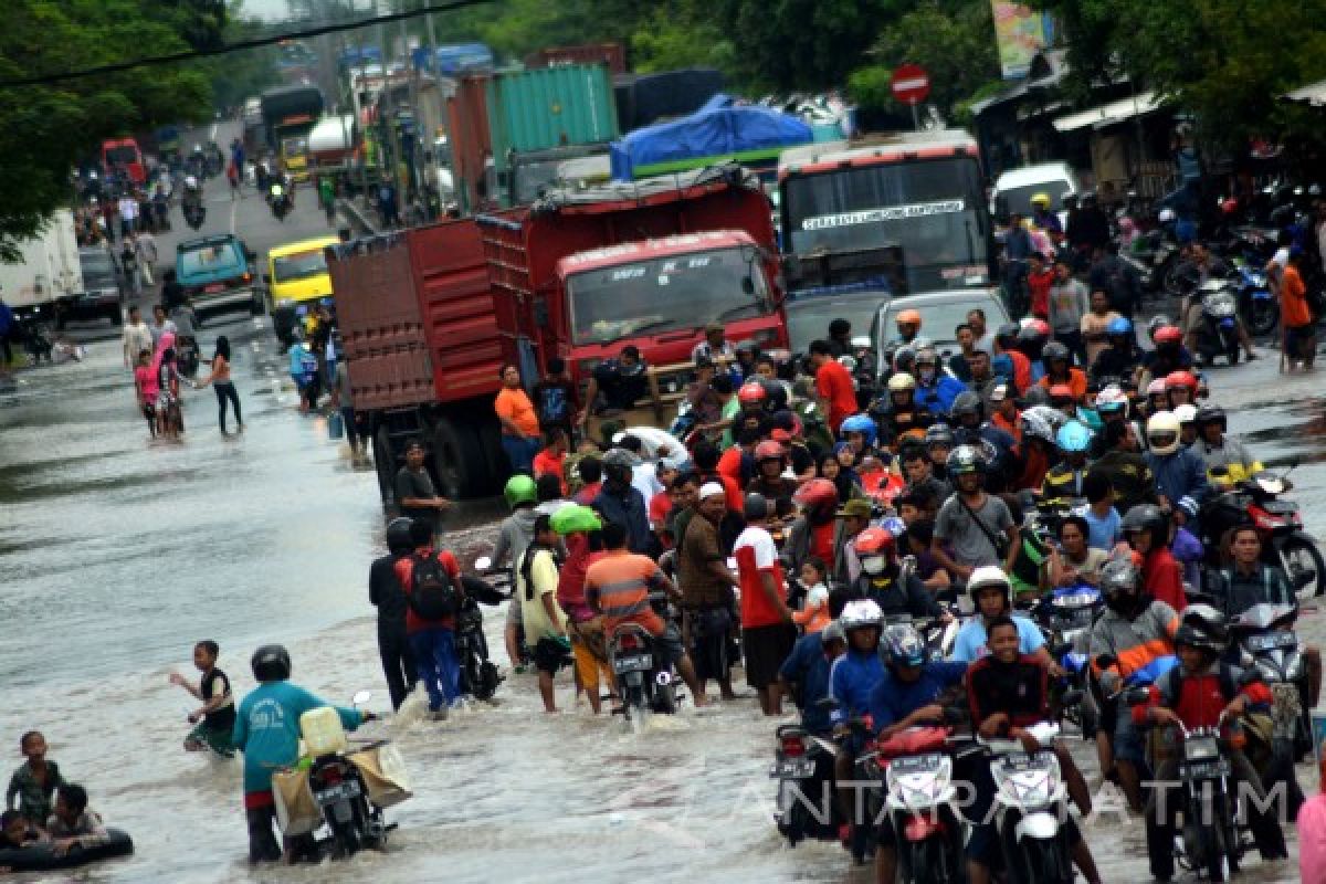 Jalur Pasuruan-Probolinggo Terendam Banjir