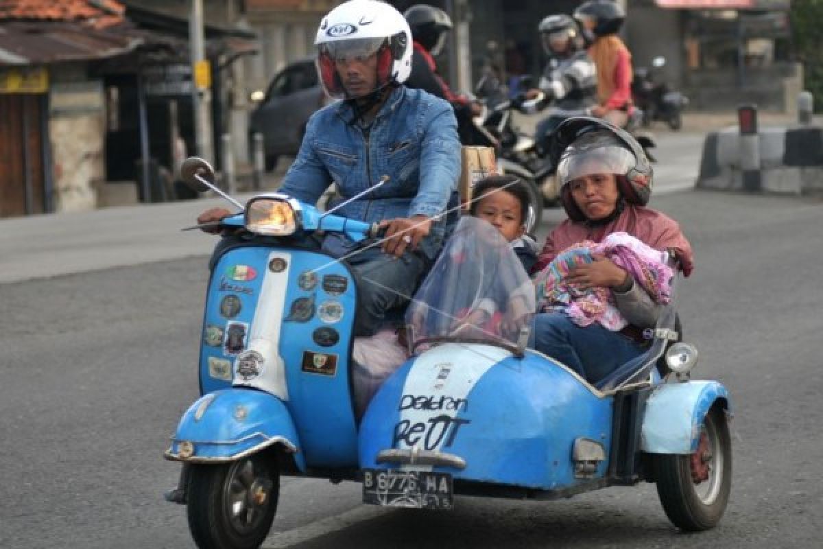 Pemudik motor mulai padati pantura cirebon