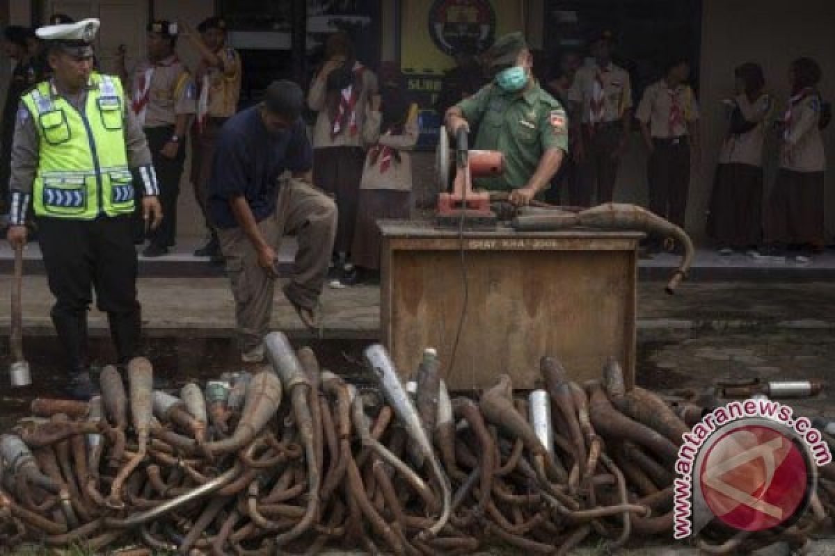 Muspida Kota Sukabumi Musnahkan Ratusan Knalpot Bising