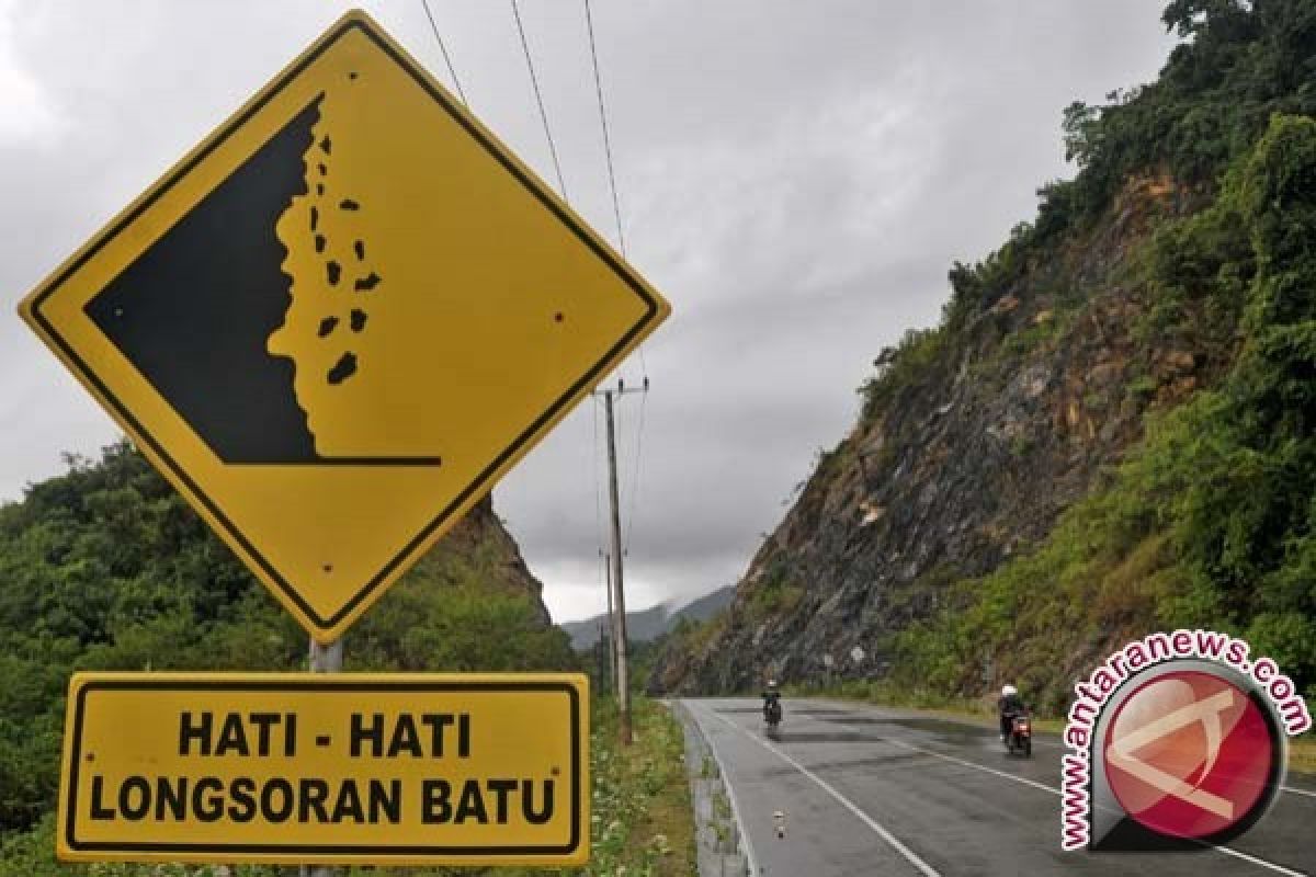 Enam Tanah Longsor Terjadi di Malalak-Balingka