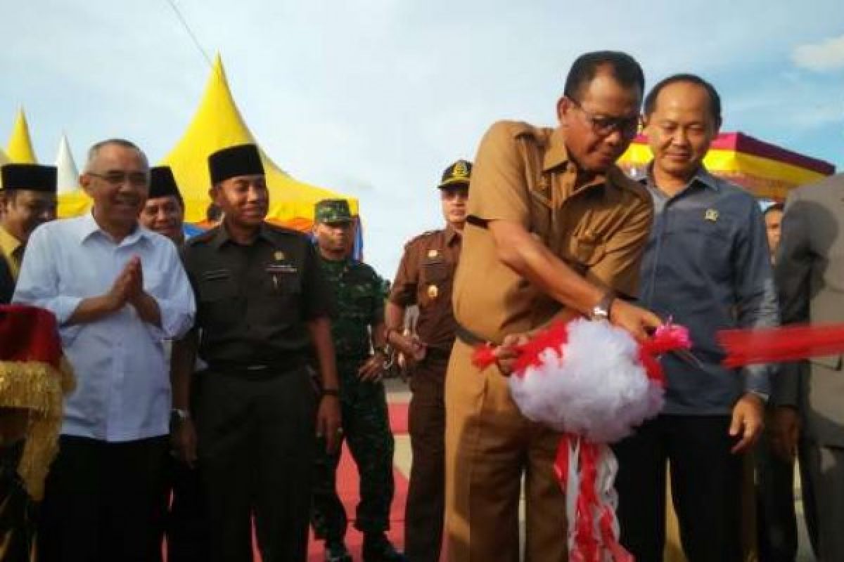 Disaksikan Gubri, Bupati Rohil Resmikan Jembatan Pedamaran I dan II