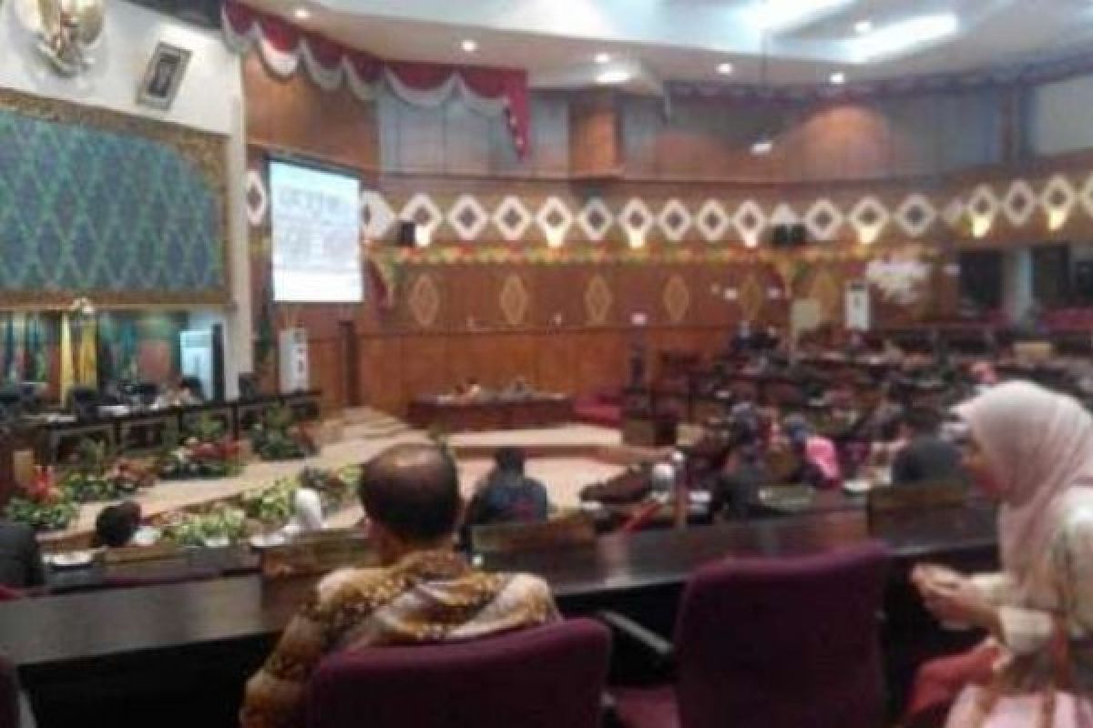 Ini Laporan Gubernur Riau Soal Pendapatan dan Belanja Pemerintah 2015