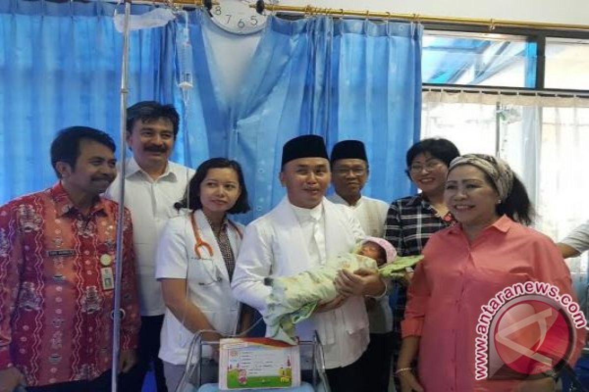 Gubernur Kalteng Berniat Adopsi Bayi Temuan Warga 