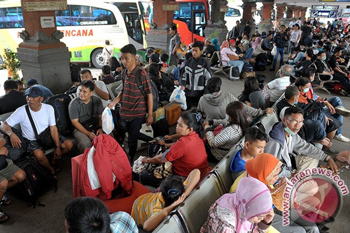 Terminal Denpasar Berangkatkan 1.305 Pemudik H-6 Lebaran