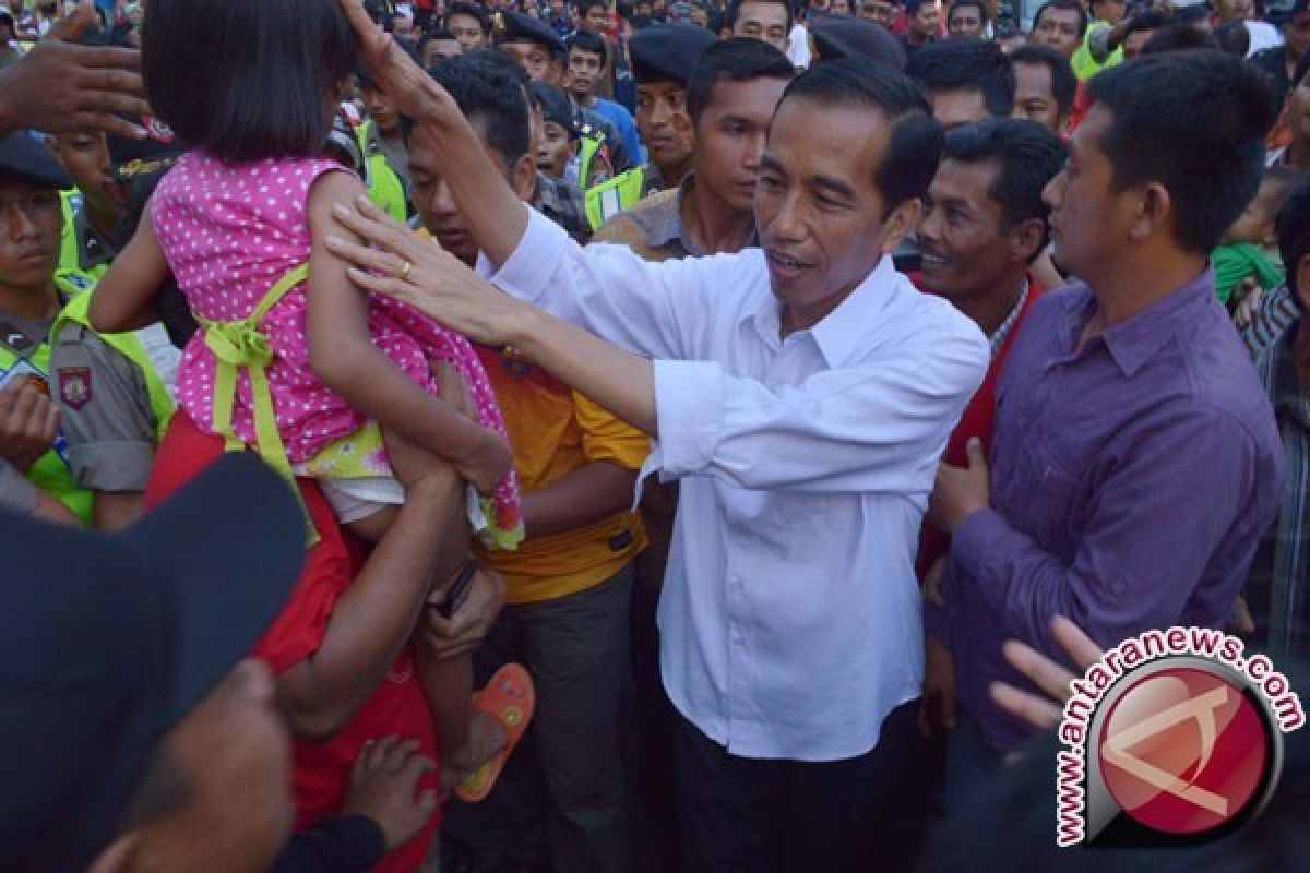 Presiden Bagikan Sembako di Banten Jelang Lebaran