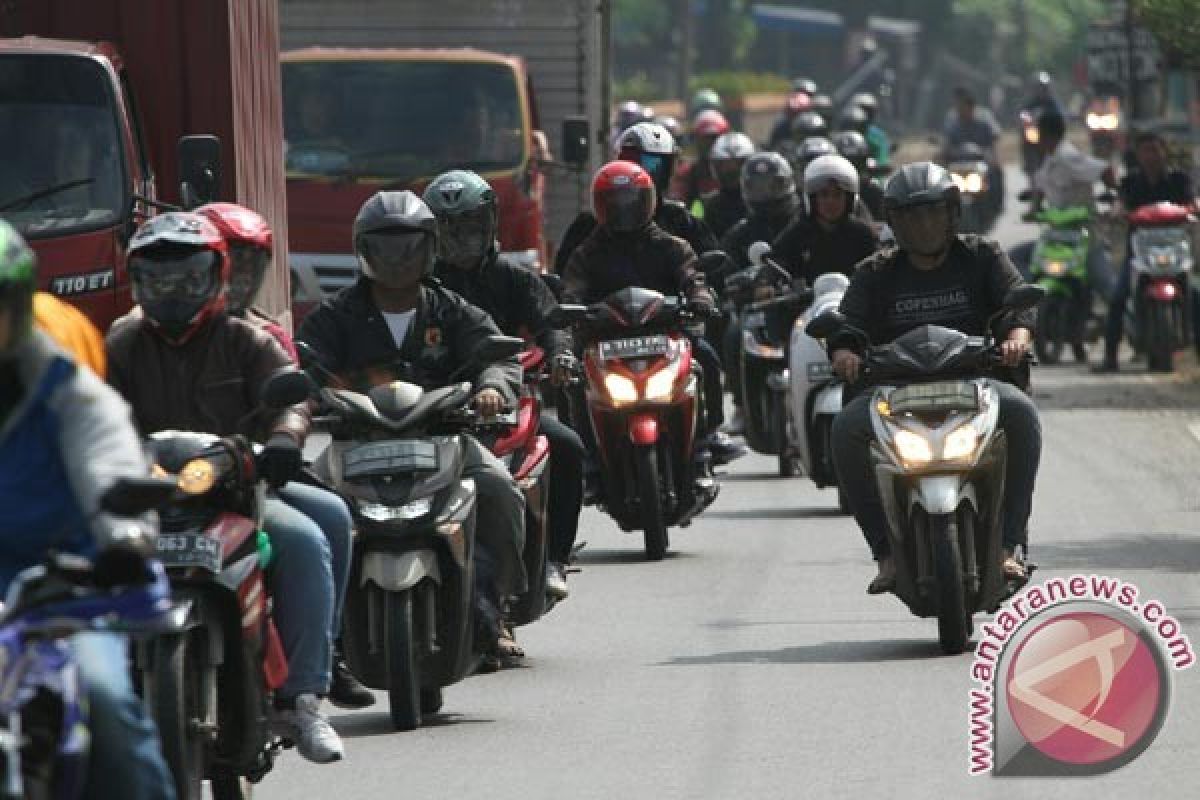 Pemudik Bermotor Ramaikan Jalur Pantura Karawang -Subang