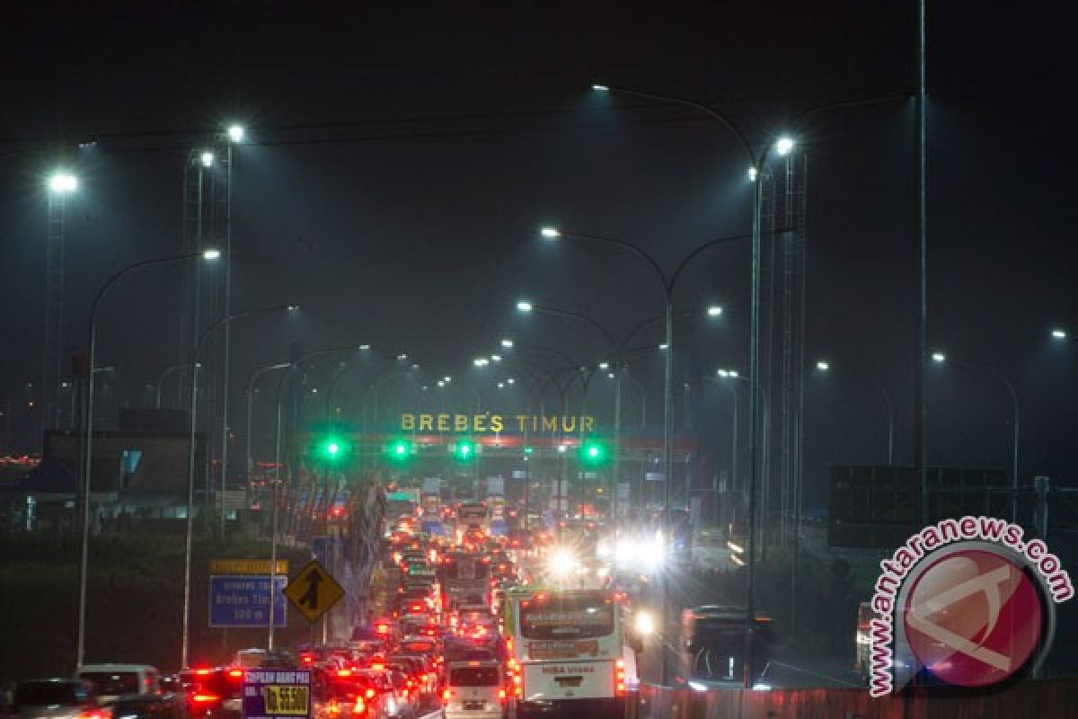 Traffic jam continues in Brebes