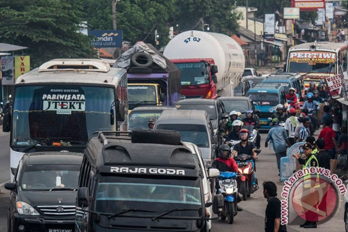 ASDP Merak seberangkan 27.895 kendaraan jelang Lebaran