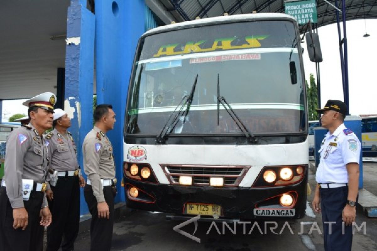 Dishubkominfo Situbondo Periksa Kelaikan Bus Penumpang