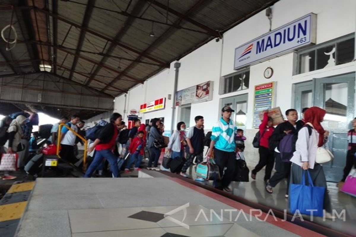 Daop Madiun Siapkan Lokomotif dan Kereta Cadangan 