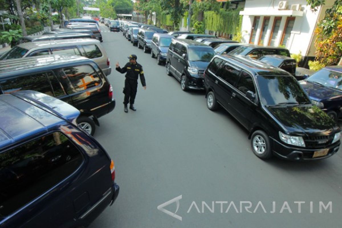 Gubernur Tarik Mobil Dinas Anggota DPRD Jatim