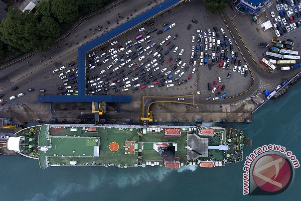 Arus Mudik Lebaran Di Pelabuhan Merak