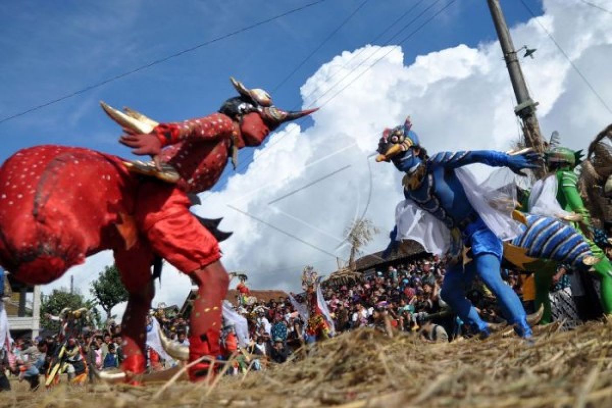 Instalasi Seni Festival Lima Gunung Gunakan Bahan Alam