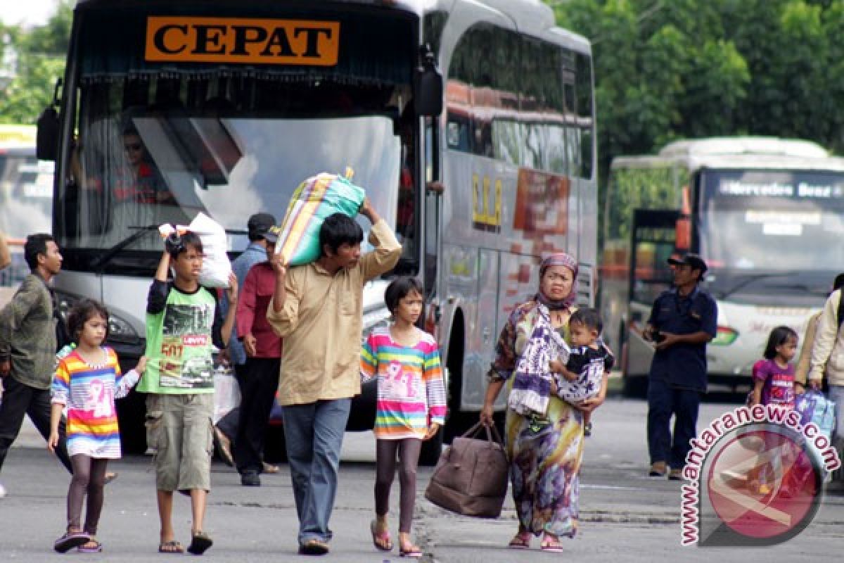 Pemkot Madiun berangkatkan 12 bus balik gratis