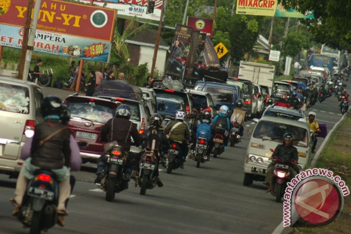 Arus kendaraan Cianjur-Bandung Kamis sore normal