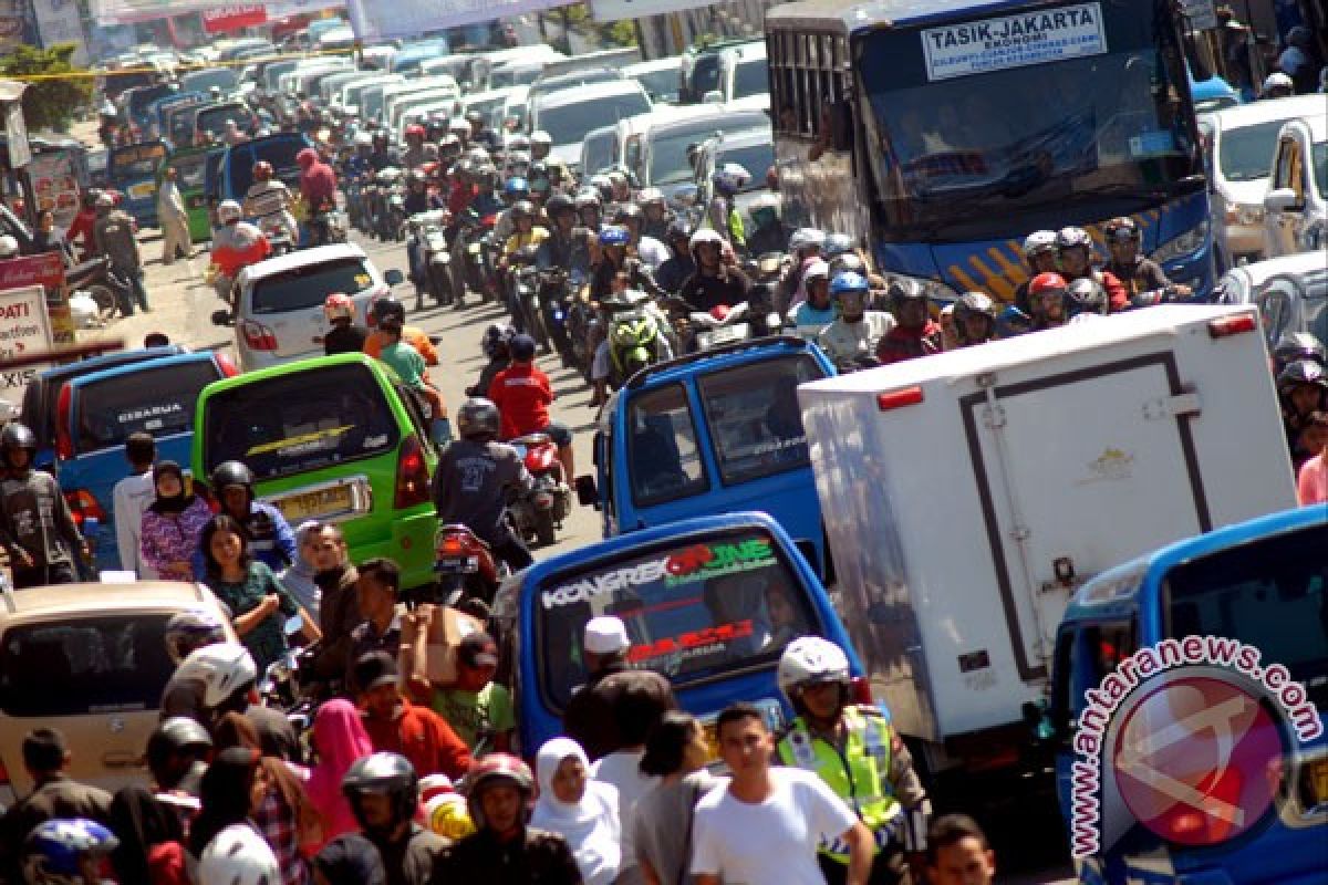 Pemudik bersepeda motor lintasi Bogor meningkat Selasa pagi