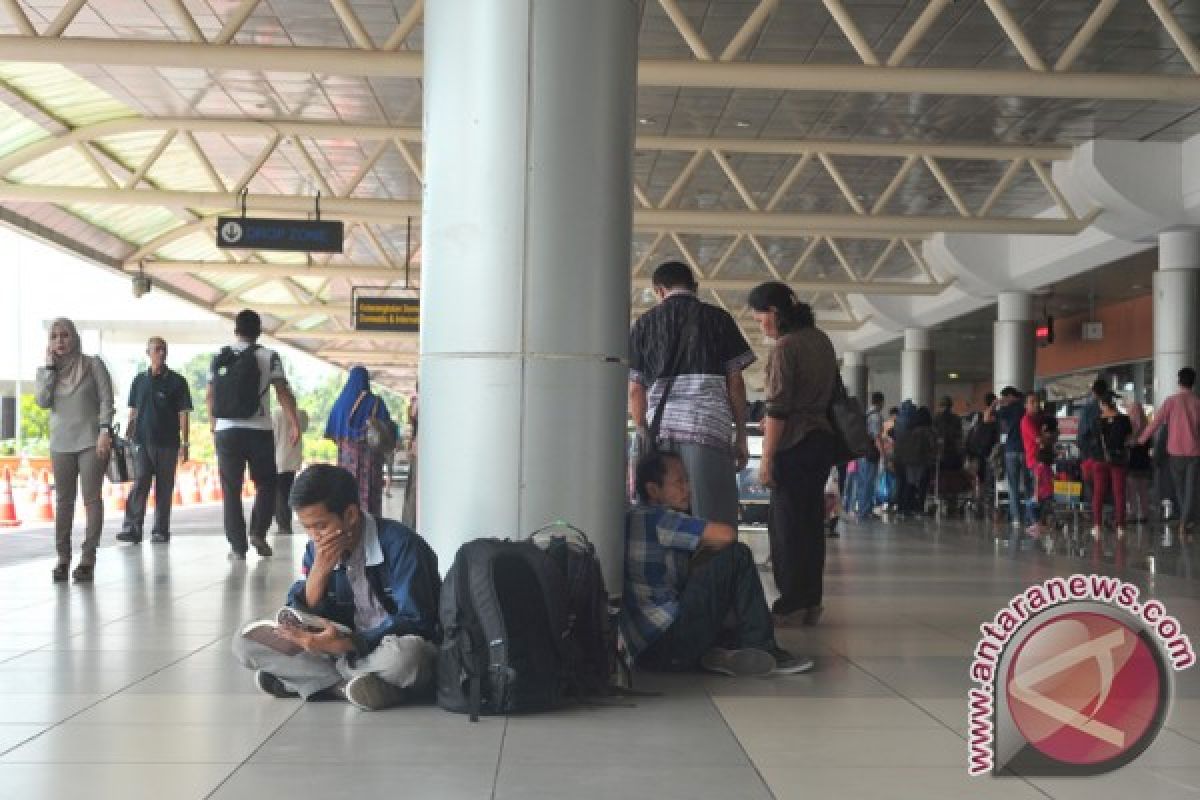 Pemudik melalui bandara Palembang normal 
