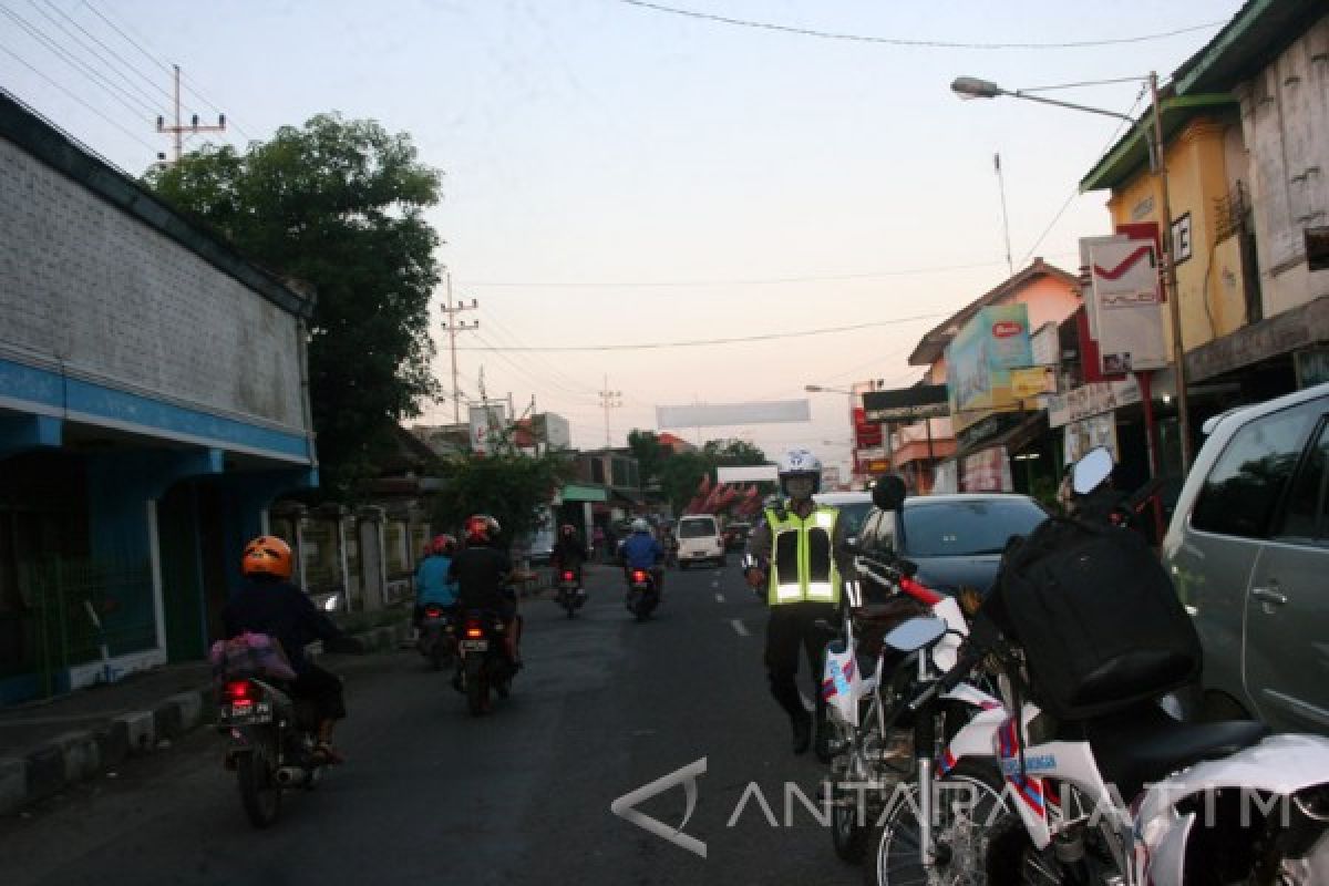 Jalur Jalan Raya Pasar Babat Lamongan Lancar