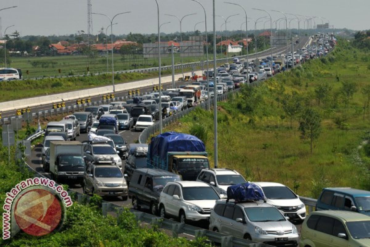 Government offers apology over traffic jams in Brebes