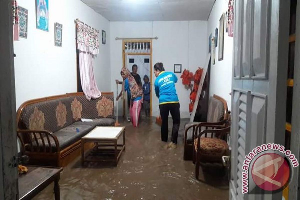 Peserta Tur Terjebak Banjir Di Perbukitan Bilato 