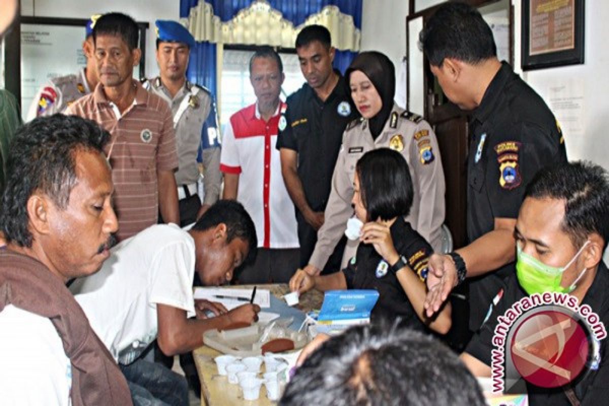 Police and BNK Conduct Urine Test on Ship Crews