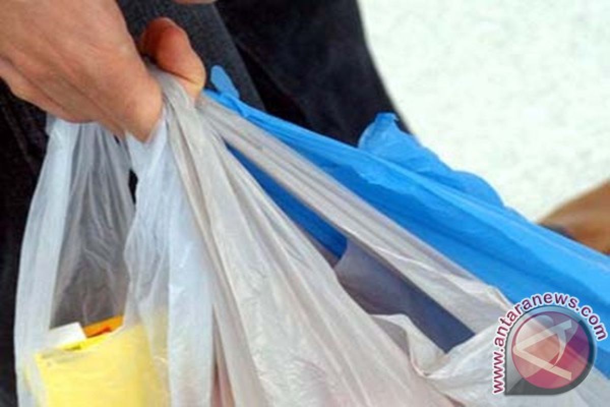 Alfamart Lanjutkan Kantong Plastik Berbayar
