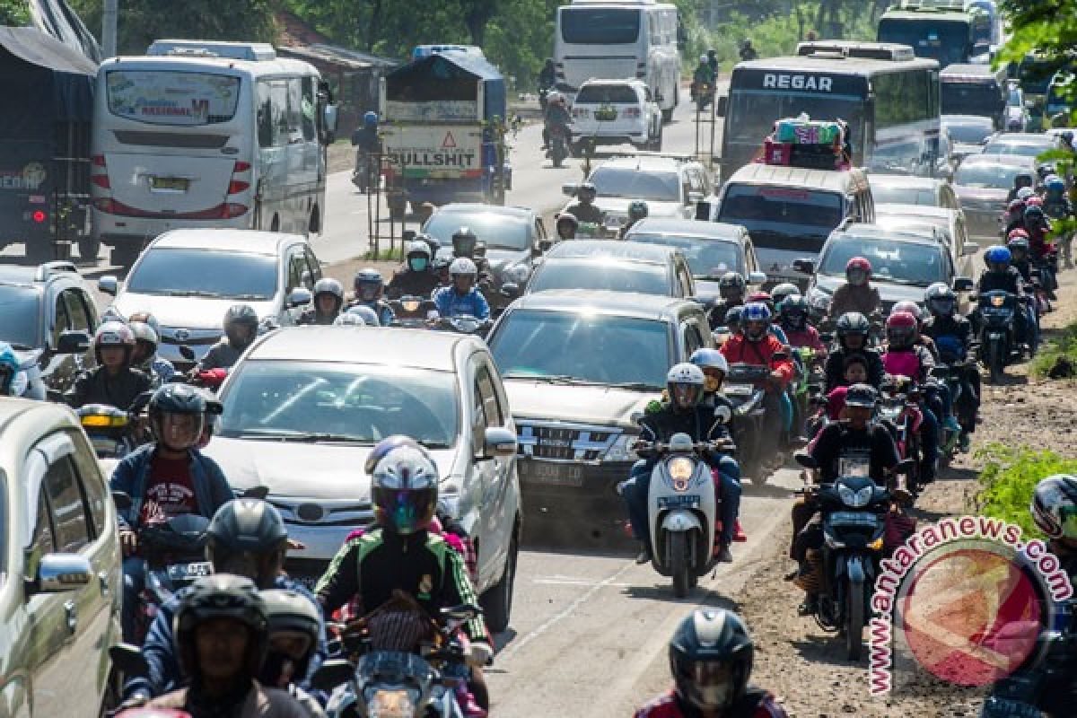 Perbaikan jalur mudik Karawang ditargetkan rampung H-10