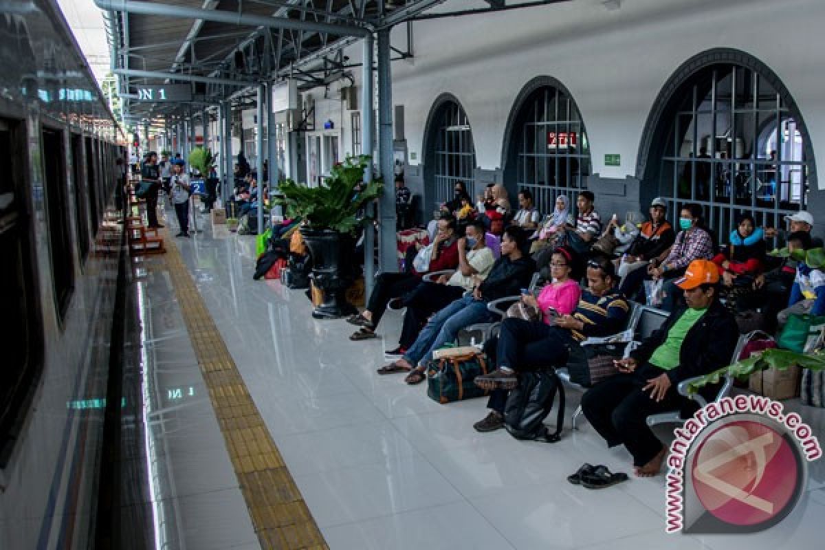 Stasiun tolak penumpang dengan KTP mencurigakan