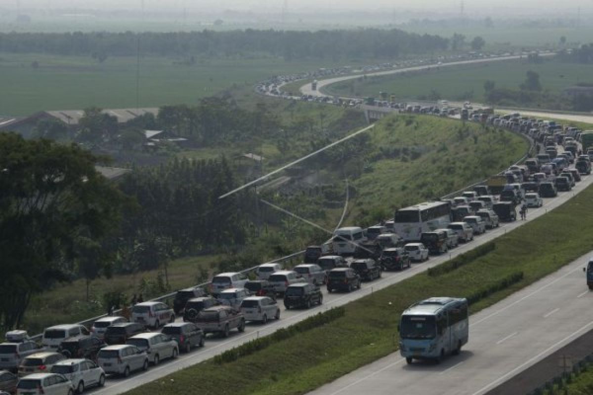 Seorang Pemudik Tewas Diduga Kelelahan Macet "Brexit"