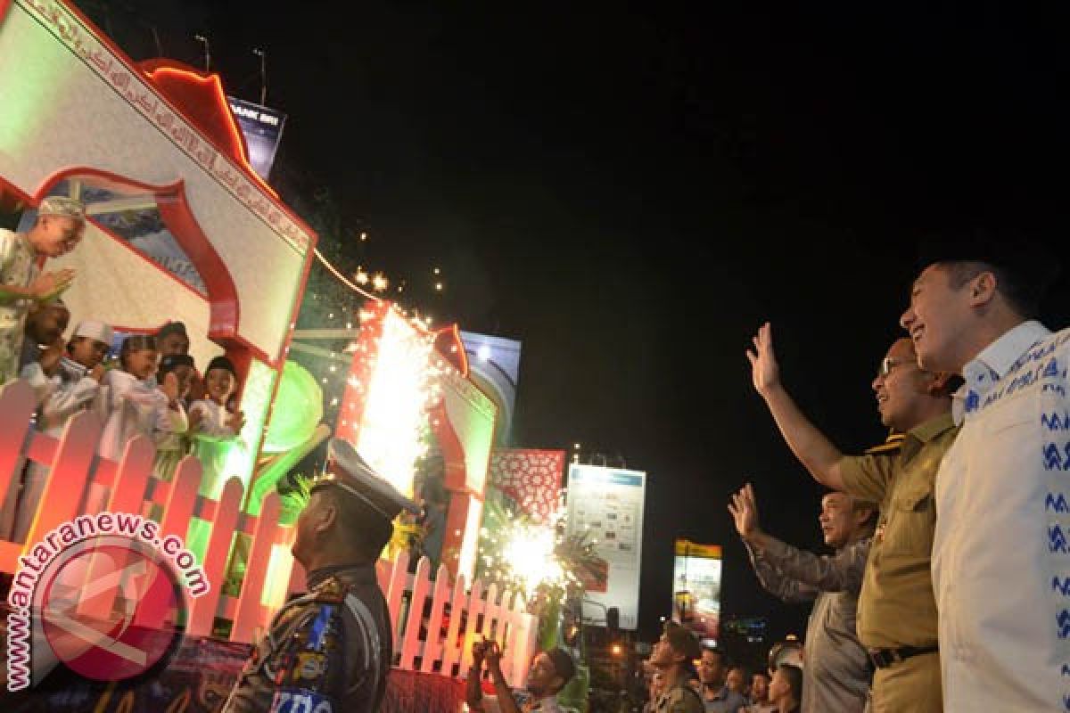 2.300 orang ikuti pawai Takbiran di Makassar