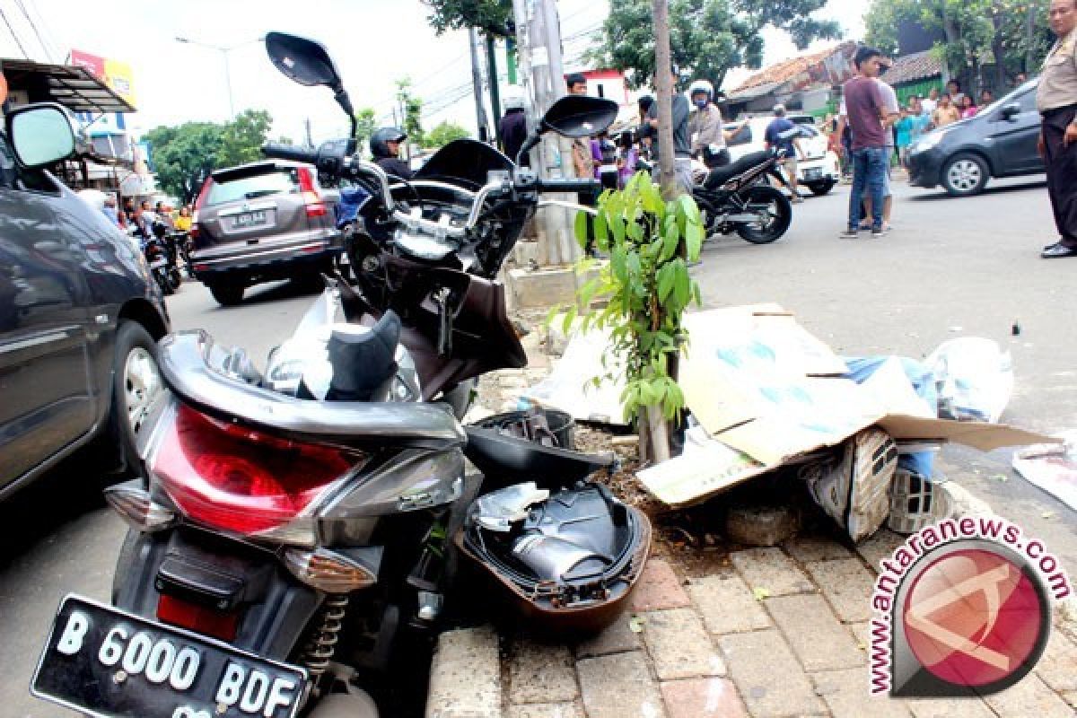 Lebaran 2016 -  Tiga keluarga tewas kecelakaan saat mudik