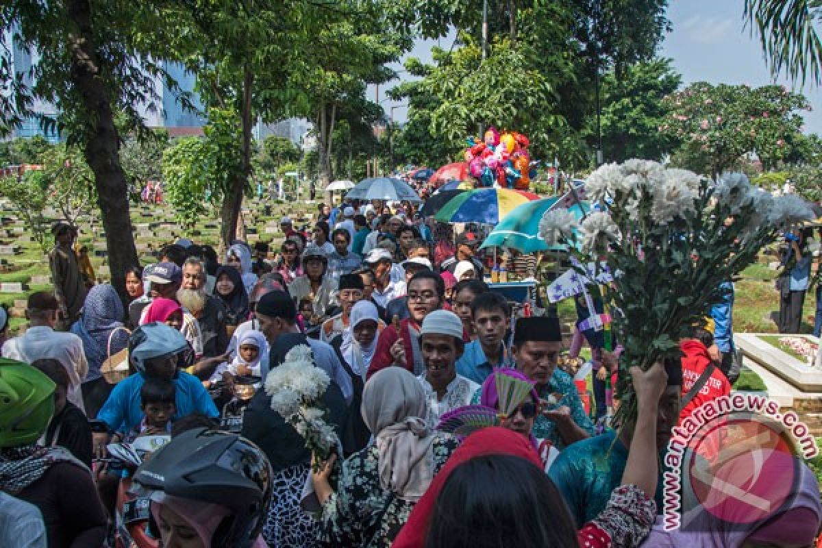 TPU  Karet Bivak dipadati peziarah