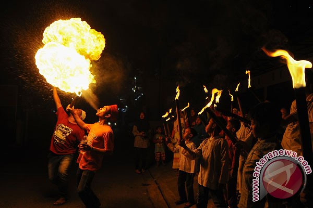 Warga Indramayu pawai obor tahun baru Islam