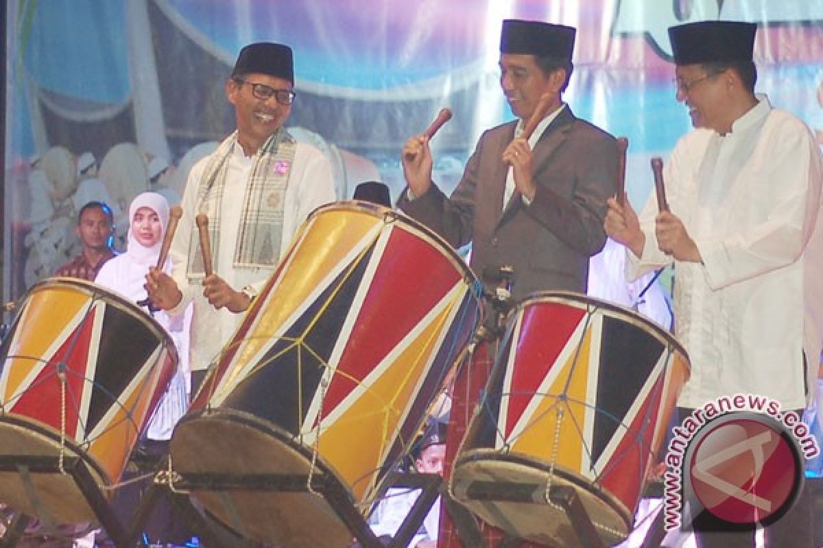 Jokowi takbiran bersama warga Kota Padang