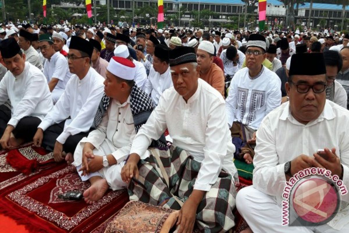 Shalat Idul Fitri 1437 H di Medan