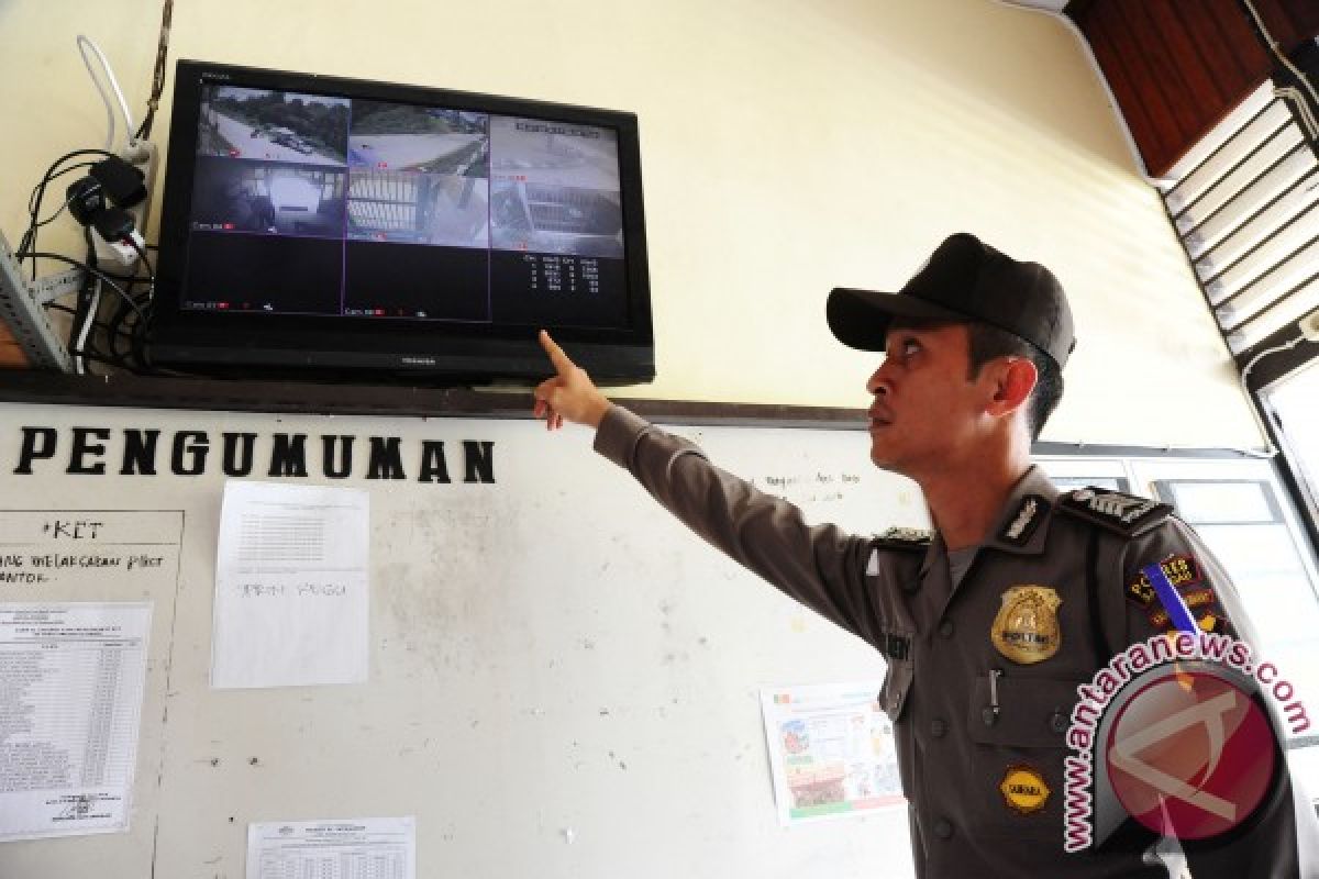 Polsek Entikong Gunakan CCTV Pantau Pintu Perbatasan