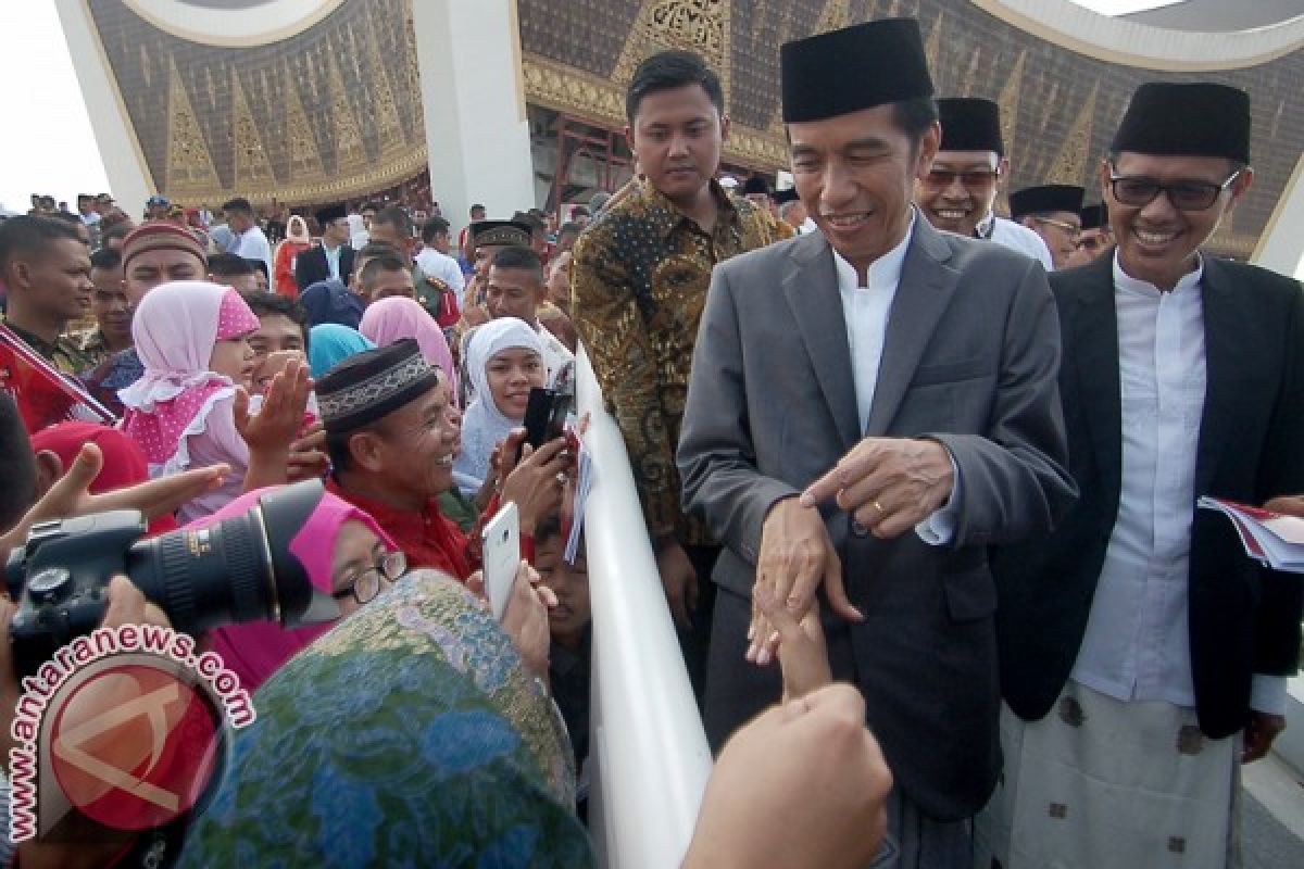 Gubernur Sumbar: Jokowi presiden pertama Shalat Id di Padang