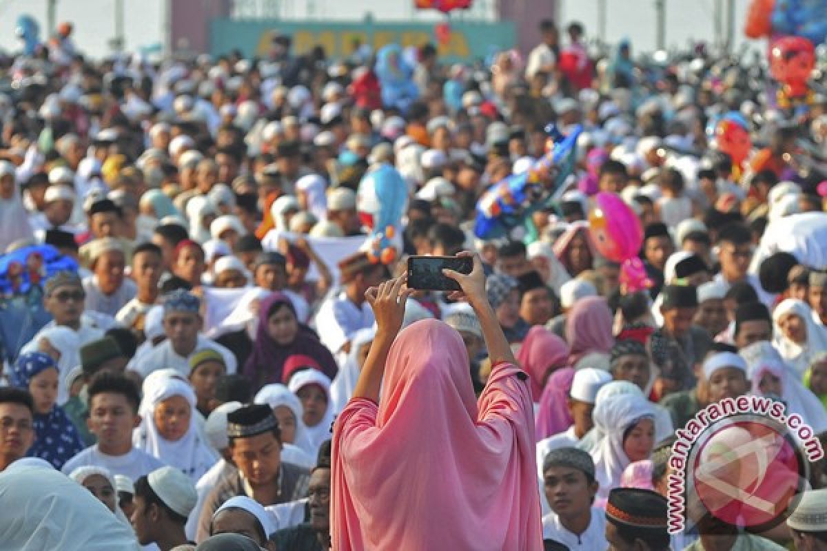 Salat Id Jembatan Ampera